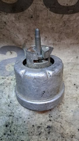Права опора двигуна 90495447 OPEL