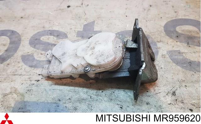 Замок і ручка дверей задка MR959620 MITSUBISHI