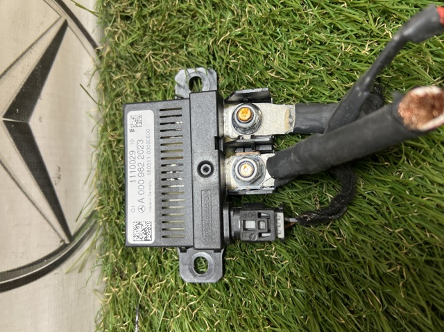 Реле контролю заряду АКБ A0009822023 MERCEDES