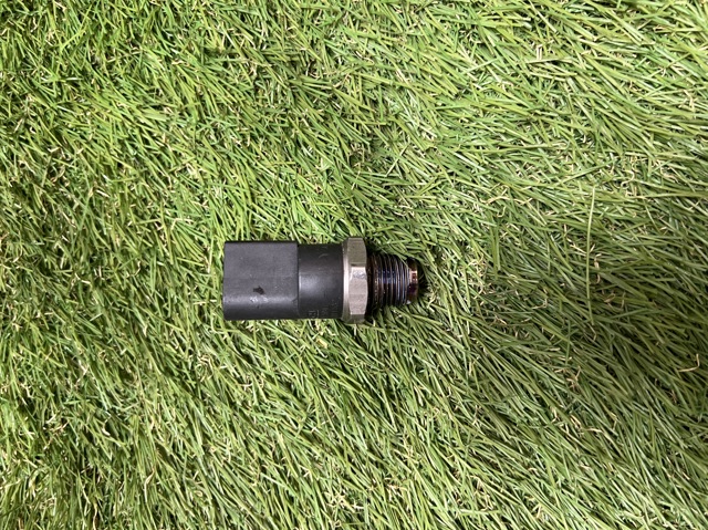 Датчик тиску палива A0041536728 MERCEDES