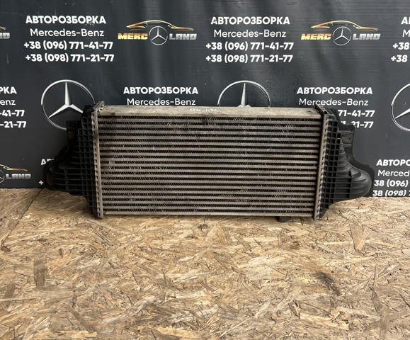 Охолоджувач наддувочного повітря A1645000200 MERCEDES