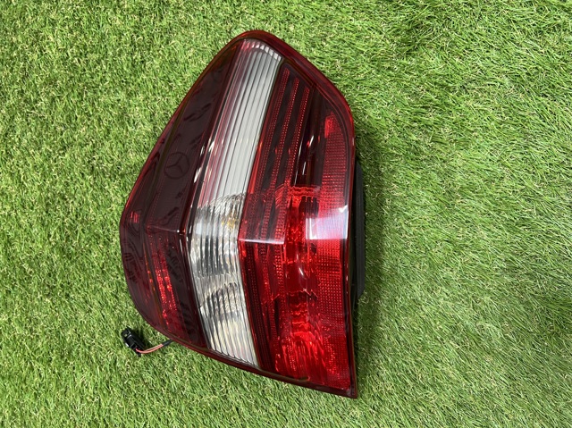 Задні ліхтарі A1648203864 MERCEDES
