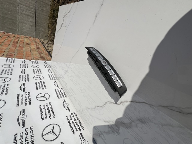 Блок кнопок центральної консолі A1668702510 MERCEDES