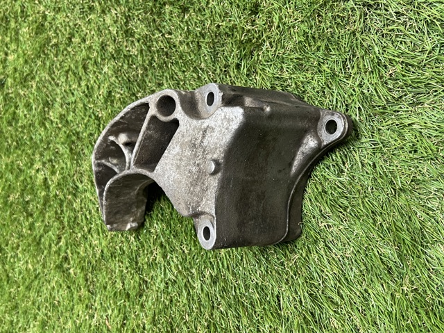 Кріплення кпп A1692410601 MERCEDES