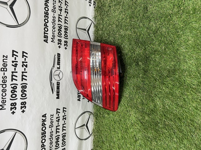 Задній правий зовнішній ліхтар A1698202664 MERCEDES