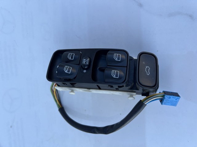 Кнопки переднього лівого склопід'ємника A2038210679 MERCEDES