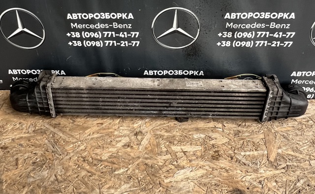 Охолоджувач наддувочного повітря Mercedes E