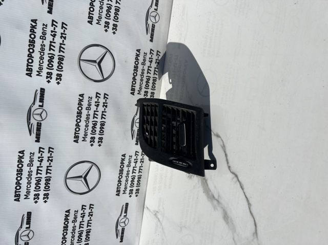 Решітка повітроводу права A2118300654 MERCEDES