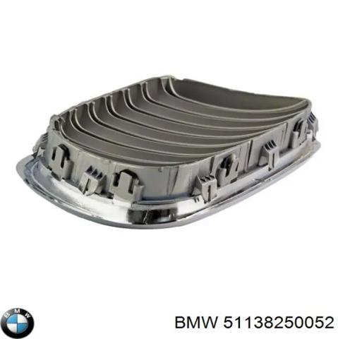 Решітка радіатора права 51138250052 BMW