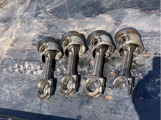 Поршнекомплекти без кілець MD304852 MITSUBISHI