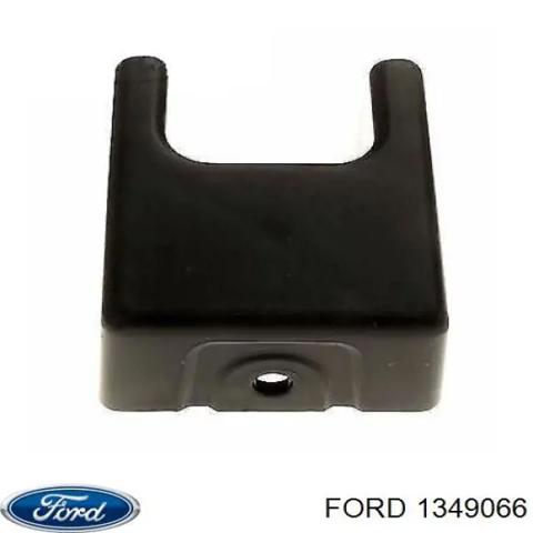 Кронштейн бампера заднього, центральний 1349066 FORD
