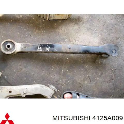 Важіль/тяга задньої підвіски подовжній нижній, лівий 4125A009 MITSUBISHI