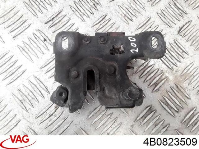 Замок кришки капота 4B0823509 VAG