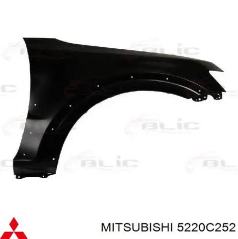 Переднє праве крило 5220C252 MITSUBISHI