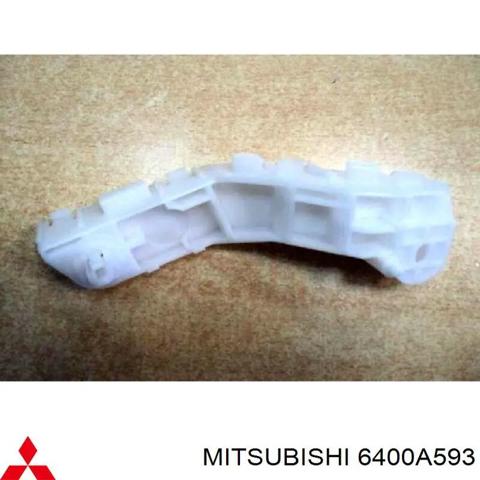 Кронштейн кріплення крила переднього лівого, передній 6400A593 MITSUBISHI