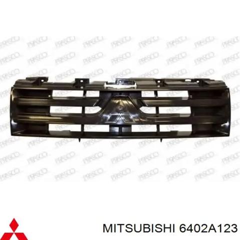 Решітка переднього бампера, центральна 6402A123 MITSUBISHI