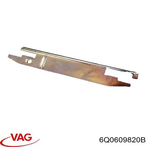 Скоба-розтяжка гальмівного барабана, права 6Q0609820B VAG