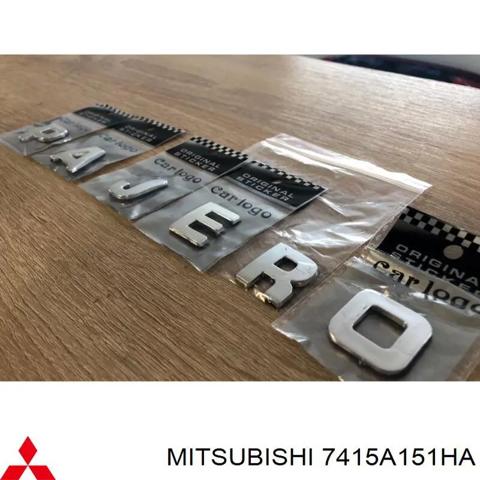 Емблема кришки багажника, фірмовий значок Mitsubishi Pajero 4 LONG
