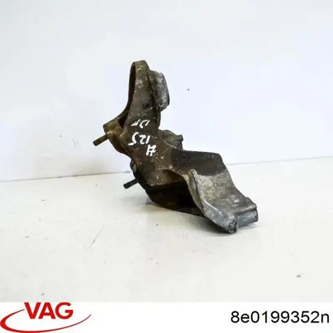 Кронштейн подушки (опори) двигуна, правої 8E0199352N VAG