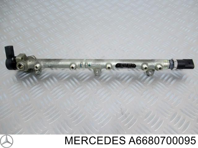 Паливна рампа A6680700095 MERCEDES
