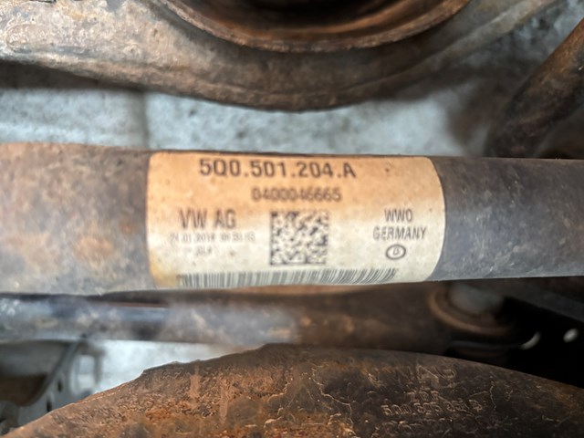 Піввісь задня, права 5Q0501204A VAG