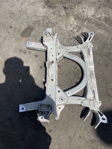 Передня балка 31106857710 BMW