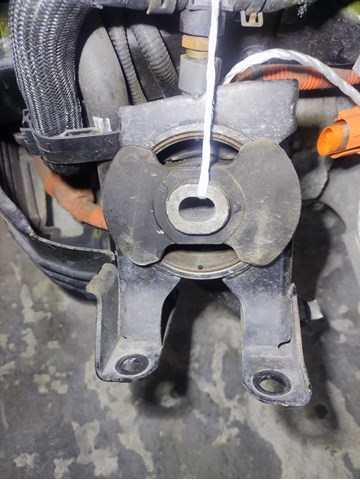 Опора двигуна задня 113203NA0A NISSAN