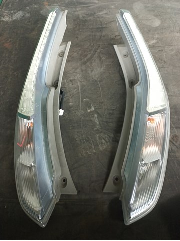 Задній правий стоп 265503NL0B NISSAN