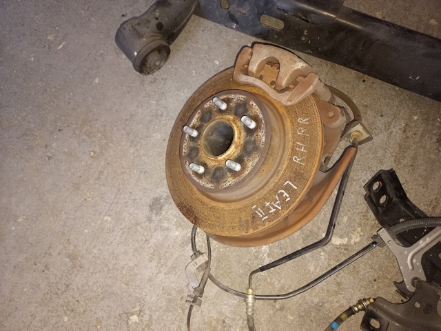 Маточина заднього колеса 432025SK0A NISSAN