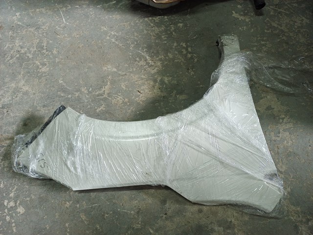 Переднє праве крило 57120SG0209P SUBARU