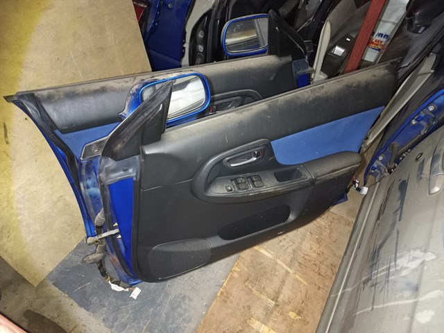 Дверка передня права Субару Імпреза 2