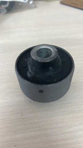 С/блок нижнього важеля 96259768 GM