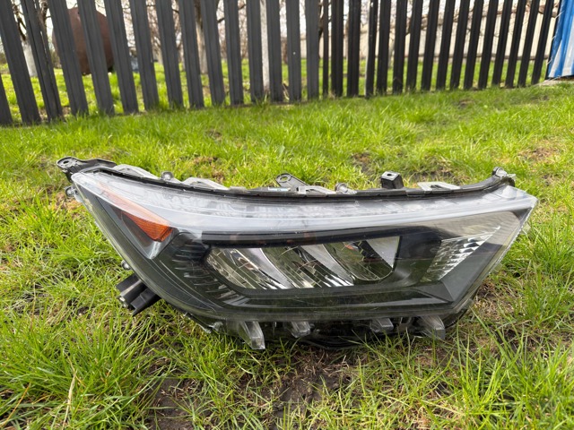 Фара комбінована, передня 811100R152 TOYOTA