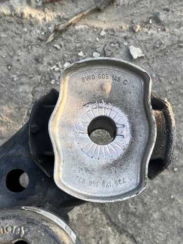 Балка задньої підвіски поперечна 8W0505235AD VAG