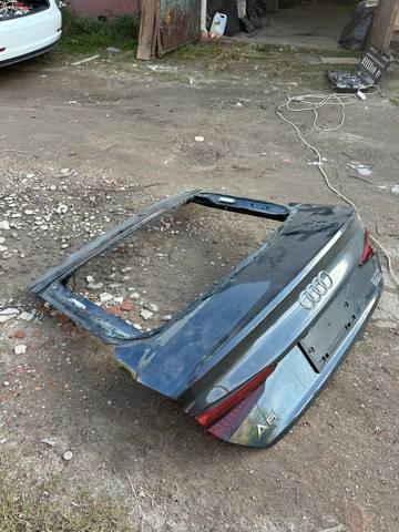 Задні двері багажника 8W8827025C VAG
