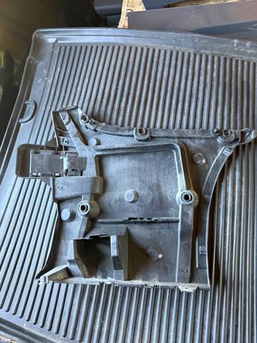Кронштейн бампера заднього, лівий 51127387299 BMW