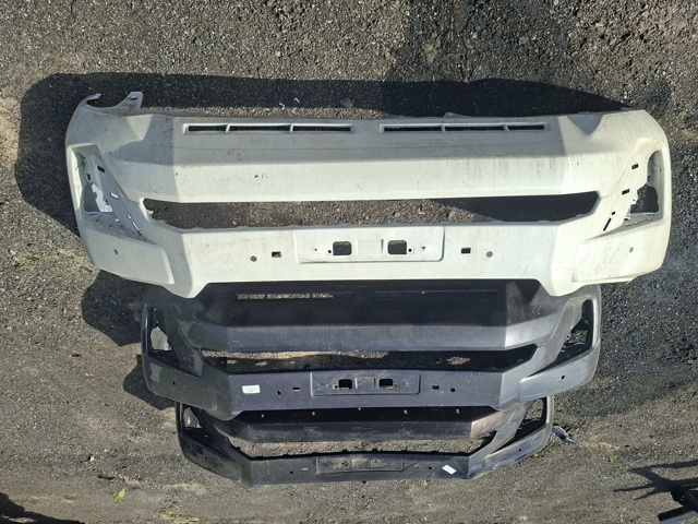 Бампер на авто 5211960N4 TOYOTA