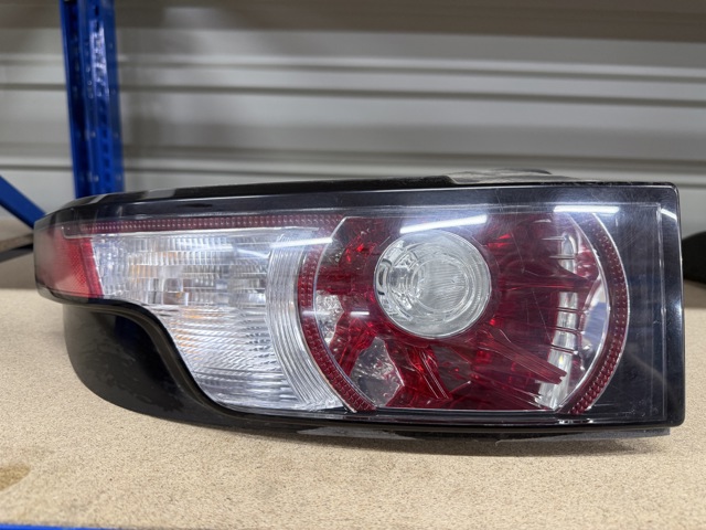 Задня ліва фара LR037711 LAND ROVER