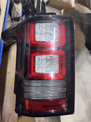 Ліхтар задній лівий LR061584 LAND ROVER