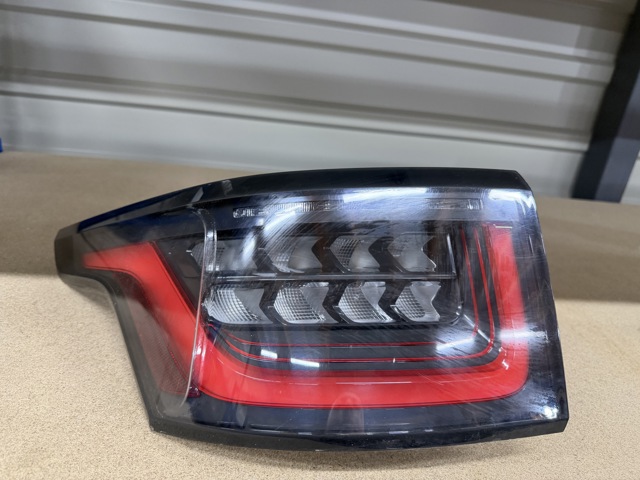 Задня ліва фара LR136857 LAND ROVER
