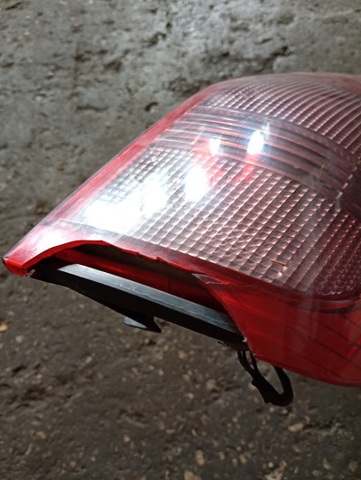 Задній правий стоп 26550EQ025 NISSAN