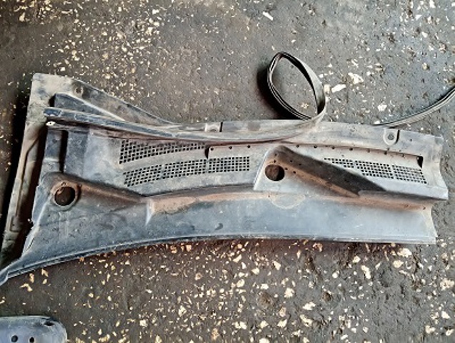 Водостік лобового скла, жабо 668638H900 NISSAN