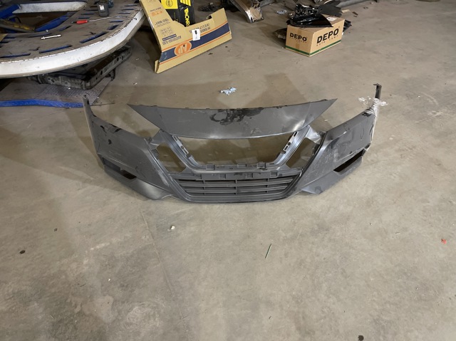 Бампер на авто 620225EE0J NISSAN
