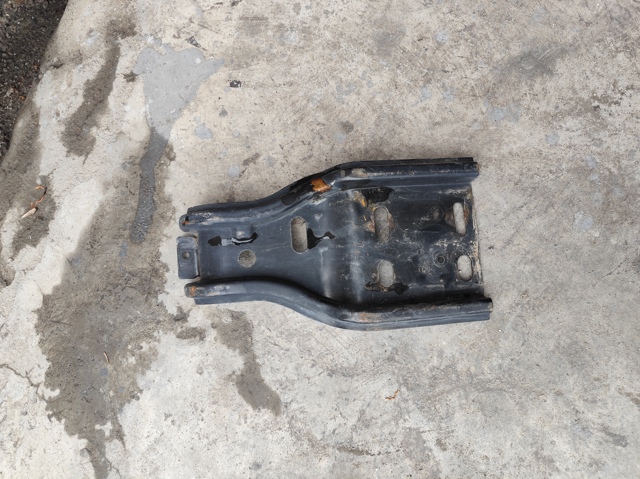 Кронштейн абсорбера переднього бампера 626654GA0A NISSAN