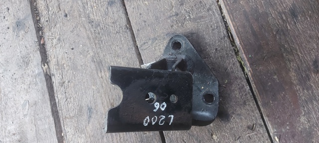 Кронштейн подушки (опори) двигуна, лівої 1091A079 MITSUBISHI
