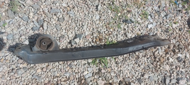 Балка кріплення двигуна 1124095F0A NISSAN