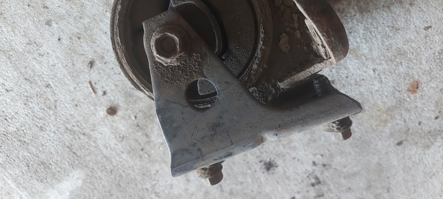 Кронштейн подушки (опори) двигуна, задньої 113328H300 NISSAN