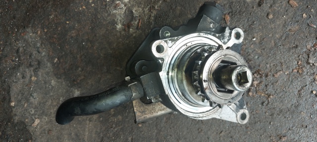 Насос вакуумний 14650EB30A NISSAN