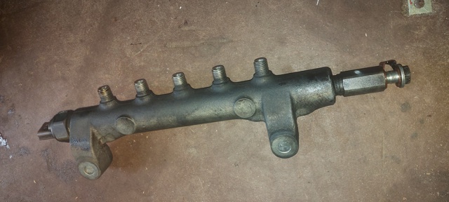 Розподільник палива 17520EB305 NISSAN