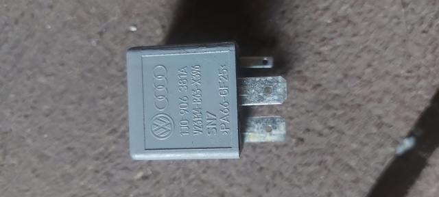 Реле електробензонасосу 1J0906381A VAG